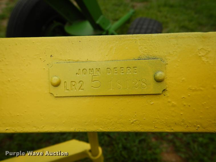 image for item DB8293 John Deere LR25 hay rake
