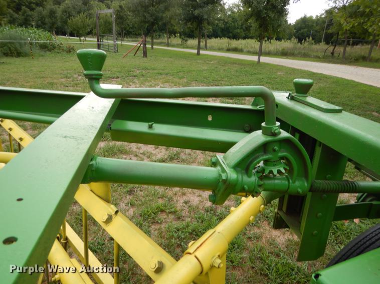 image for item DB8293 John Deere LR25 hay rake