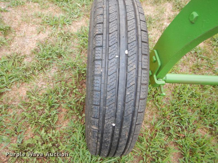 image for item DB8293 John Deere LR25 hay rake