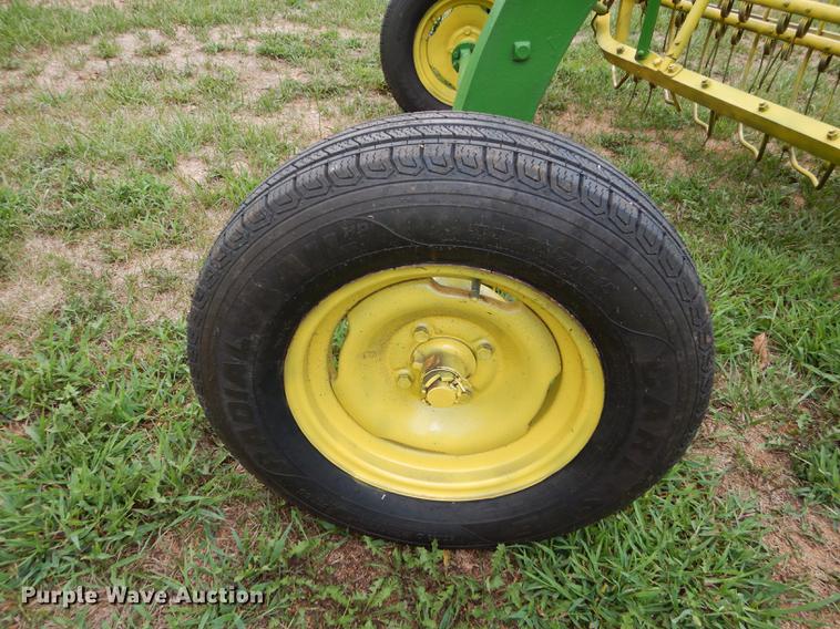 image for item DB8293 John Deere LR25 hay rake