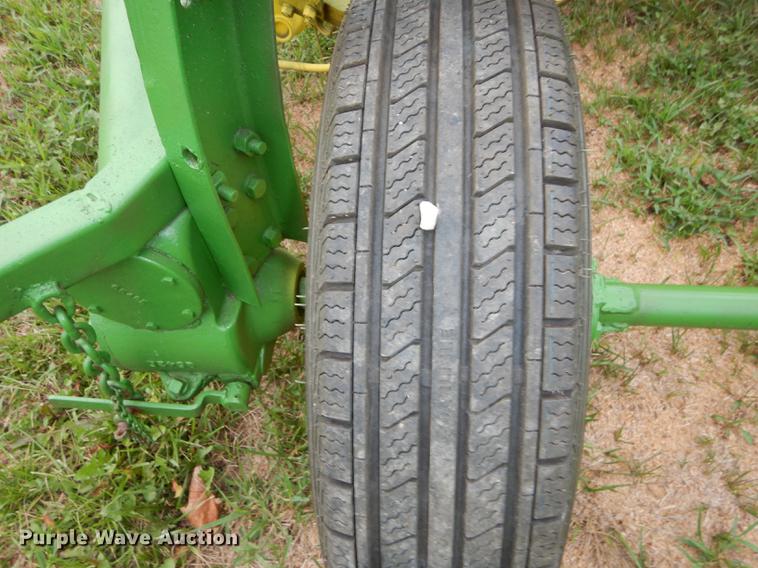 image for item DB8293 John Deere LR25 hay rake