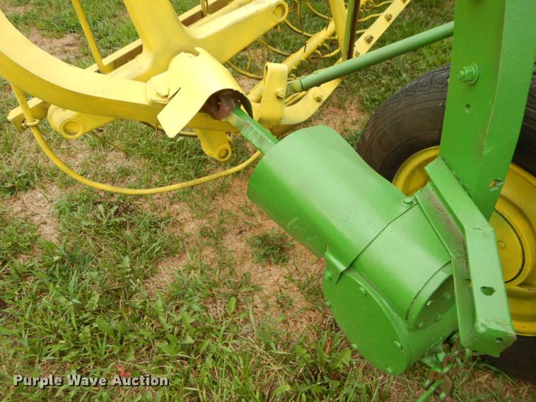 image for item DB8293 John Deere LR25 hay rake