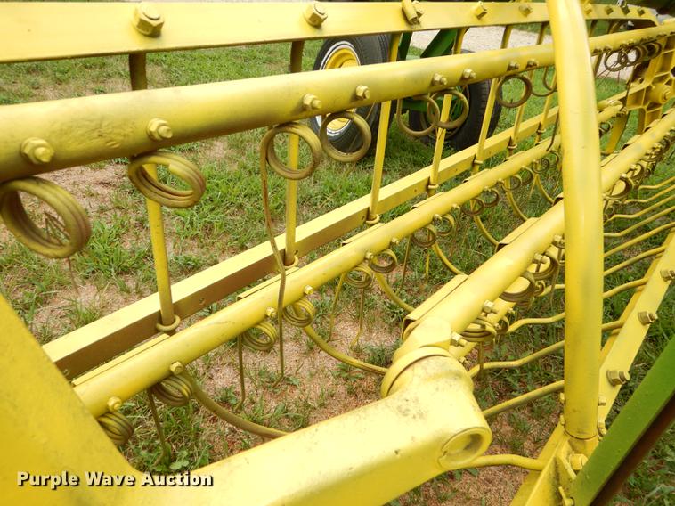 image for item DB8293 John Deere LR25 hay rake
