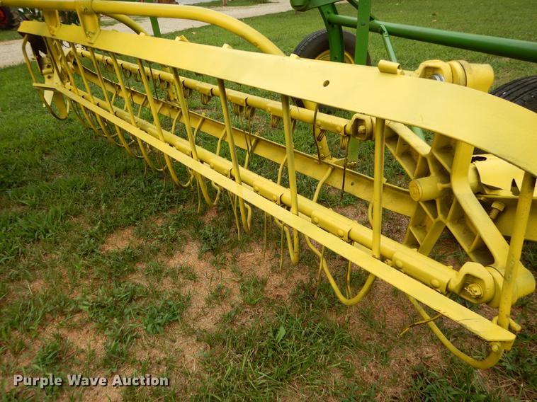 image for item DB8293 John Deere LR25 hay rake