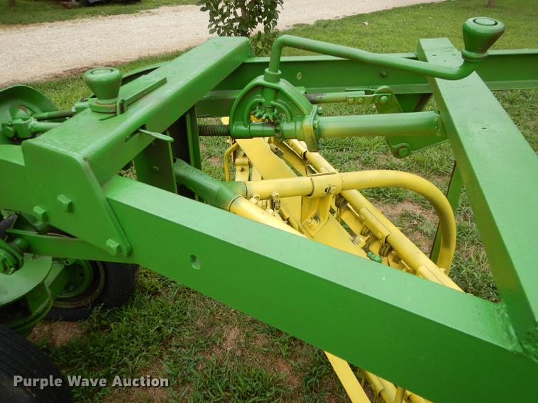 image for item DB8293 John Deere LR25 hay rake