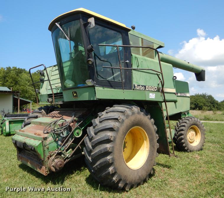 image for item DB8327 1980 John Deere 8820 combine