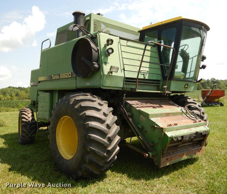 image for item DB8327 1980 John Deere 8820 combine