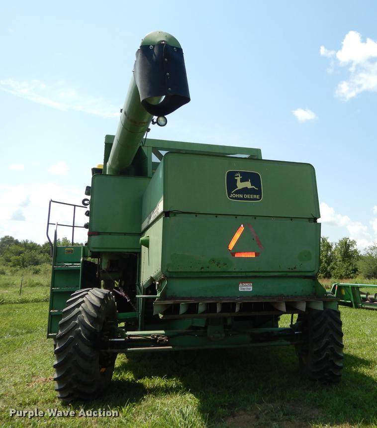 image for item DB8327 1980 John Deere 8820 combine