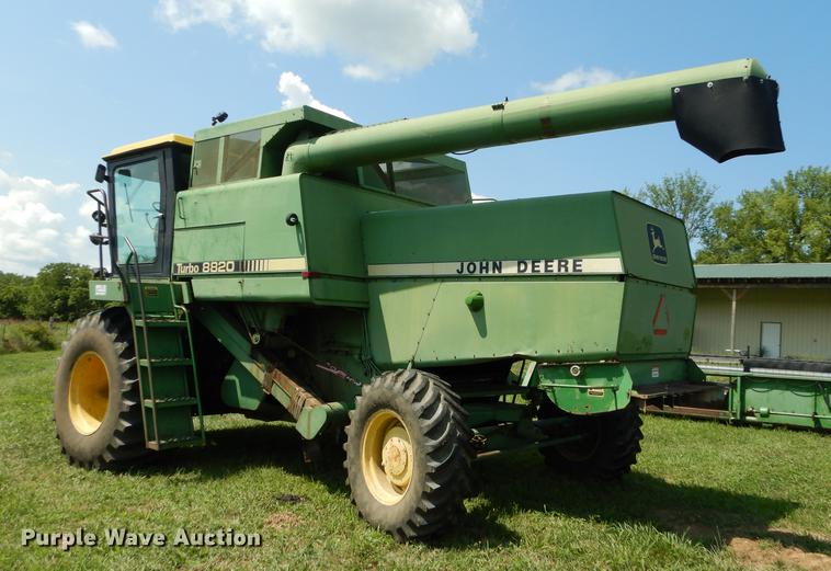 image for item DB8327 1980 John Deere 8820 combine