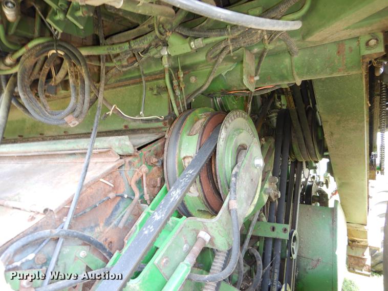 image for item DB8327 1980 John Deere 8820 combine