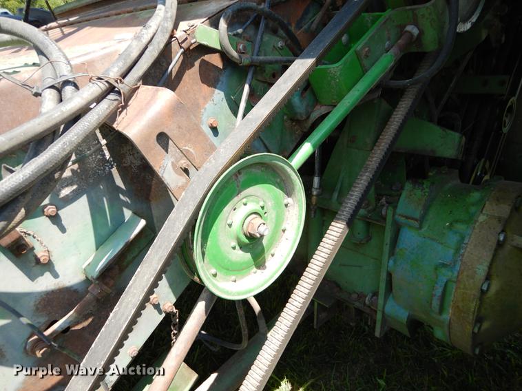 image for item DB8327 1980 John Deere 8820 combine