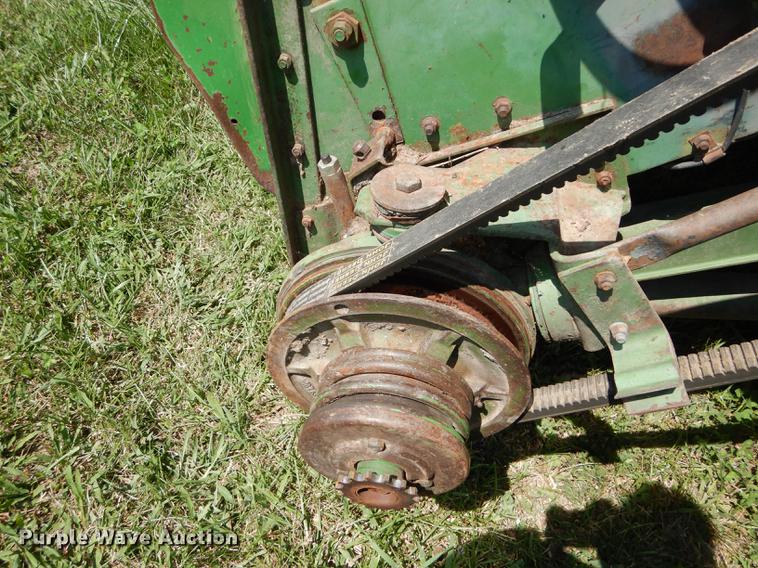 image for item DB8327 1980 John Deere 8820 combine