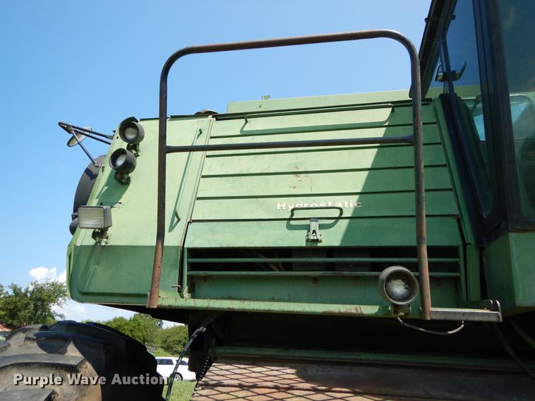 image for item DB8327 1980 John Deere 8820 combine