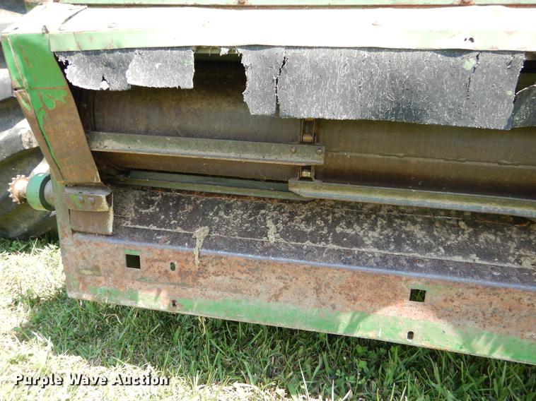 image for item DB8327 1980 John Deere 8820 combine