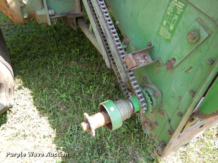 image for item DB8327 1980 John Deere 8820 combine