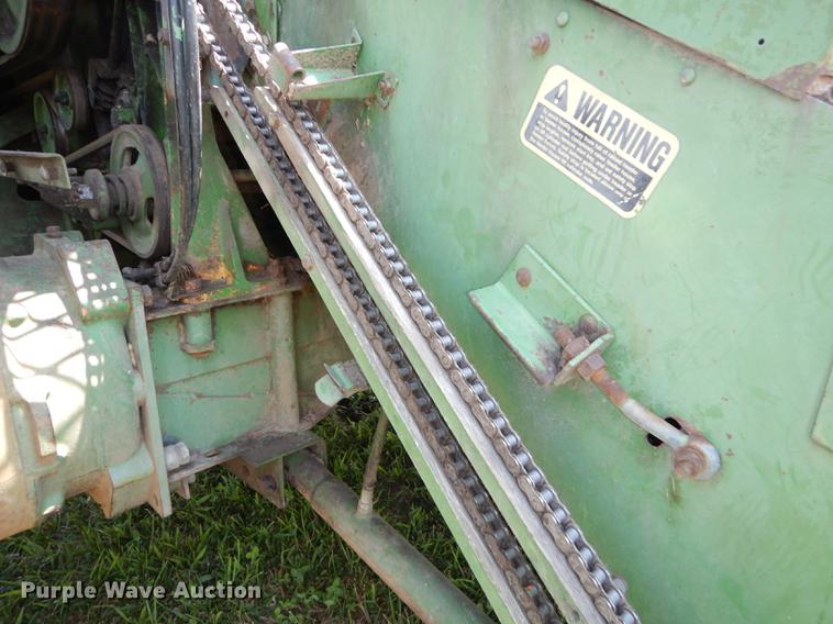 image for item DB8327 1980 John Deere 8820 combine