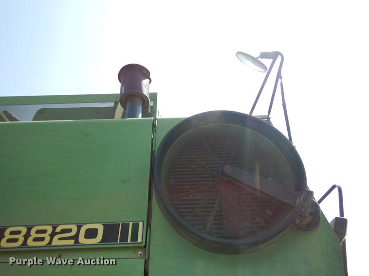 image for item DB8327 1980 John Deere 8820 combine