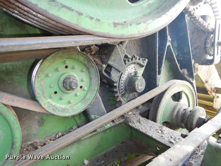 image for item DB8327 1980 John Deere 8820 combine