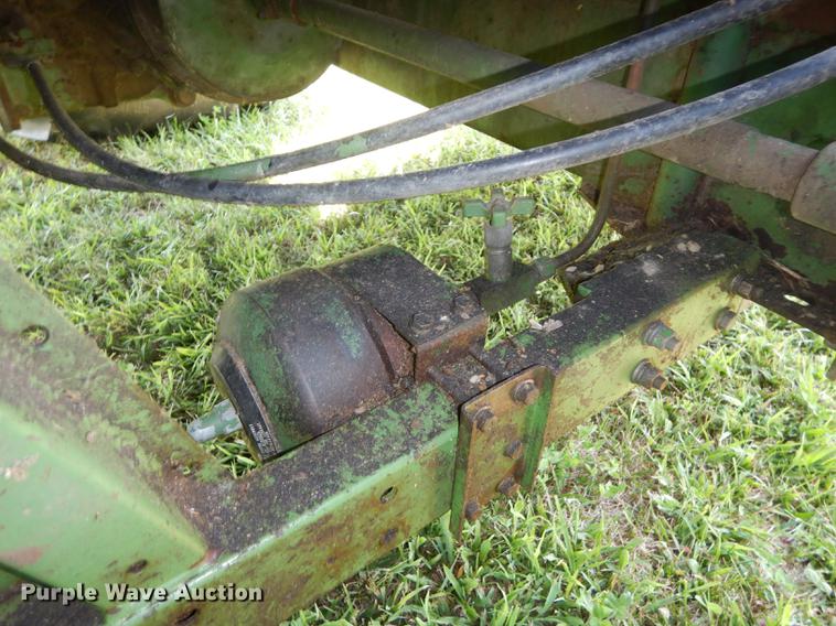 image for item DB8327 1980 John Deere 8820 combine