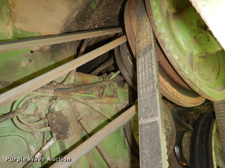 image for item DB8327 1980 John Deere 8820 combine