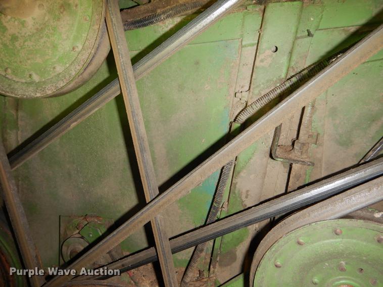 image for item DB8327 1980 John Deere 8820 combine