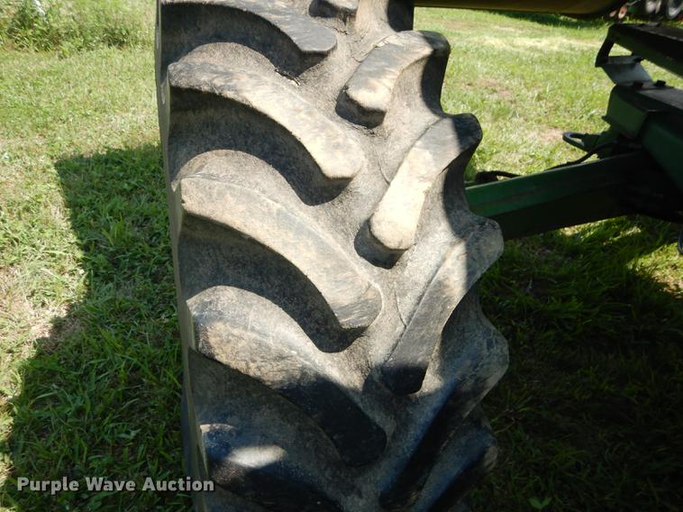 image for item DB8327 1980 John Deere 8820 combine