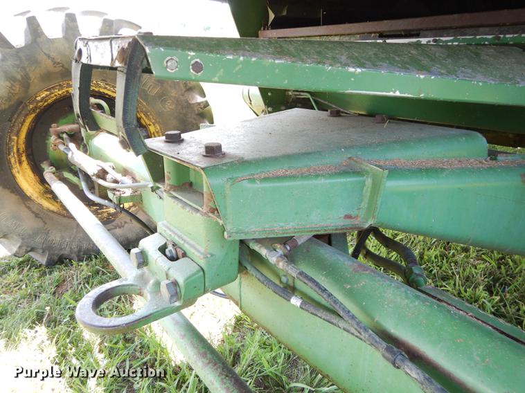 image for item DB8327 1980 John Deere 8820 combine