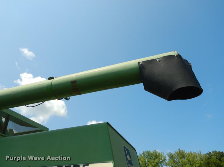 image for item DB8327 1980 John Deere 8820 combine