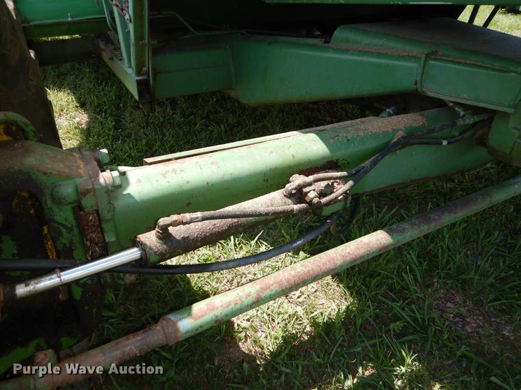 image for item DB8327 1980 John Deere 8820 combine