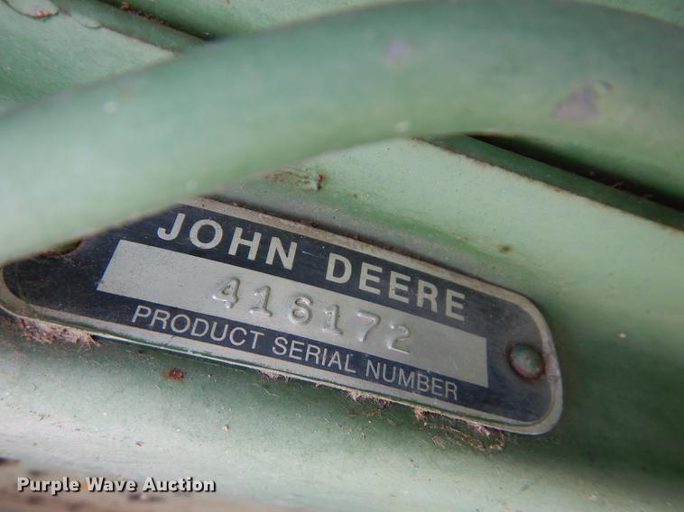 image for item DB8327 1980 John Deere 8820 combine