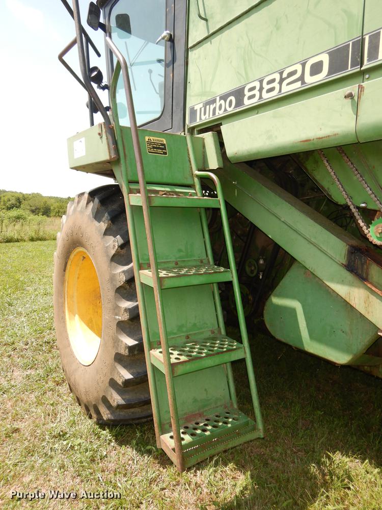 image for item DB8327 1980 John Deere 8820 combine