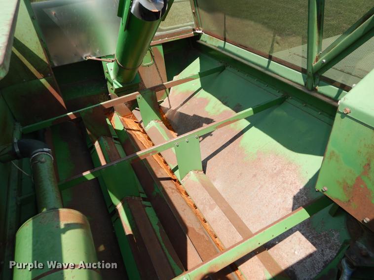 image for item DB8327 1980 John Deere 8820 combine