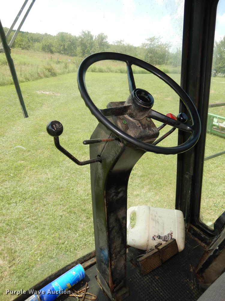 image for item DB8327 1980 John Deere 8820 combine