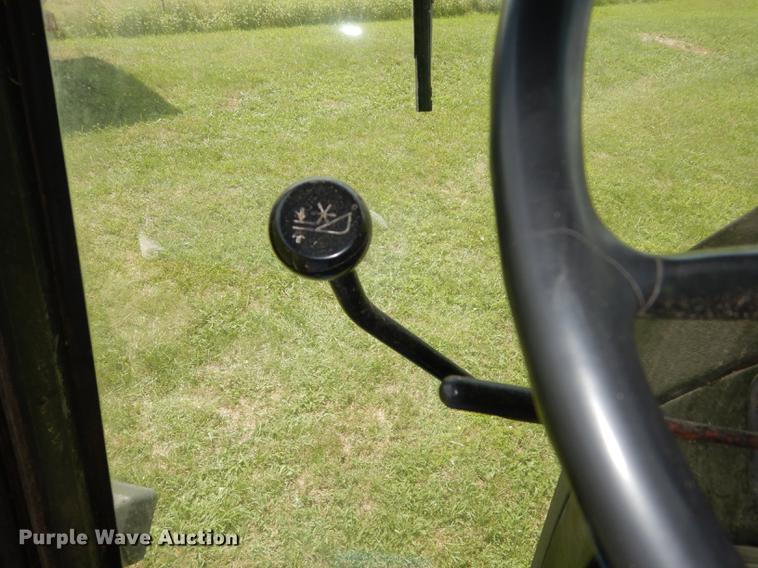 image for item DB8327 1980 John Deere 8820 combine