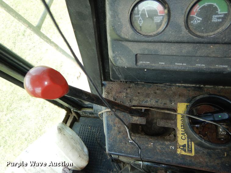 image for item DB8327 1980 John Deere 8820 combine