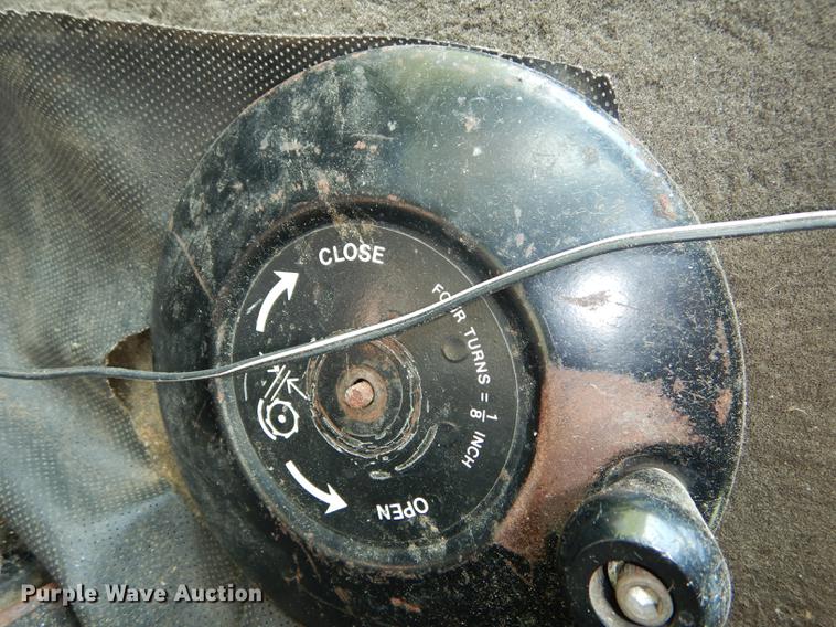 image for item DB8327 1980 John Deere 8820 combine