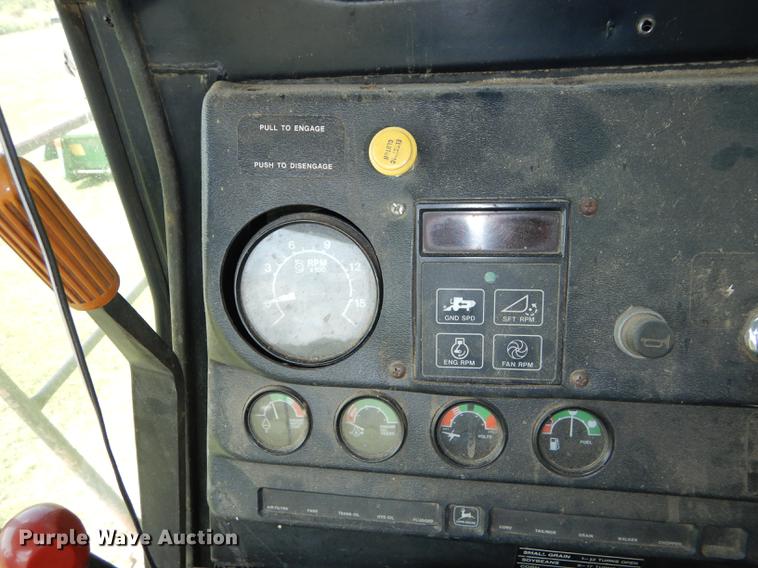 image for item DB8327 1980 John Deere 8820 combine