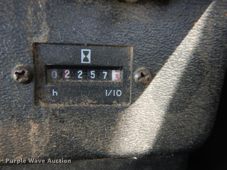 image for item DB8327 1980 John Deere 8820 combine