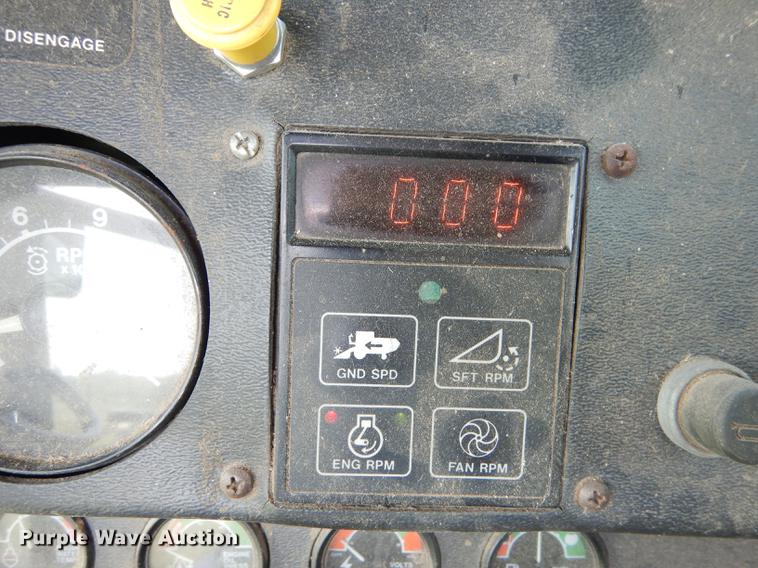 image for item DB8327 1980 John Deere 8820 combine