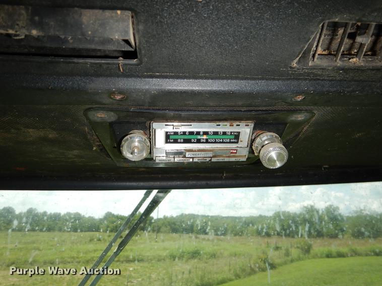 image for item DB8327 1980 John Deere 8820 combine