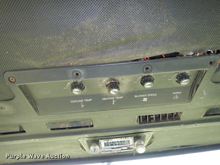 image for item DB8327 1980 John Deere 8820 combine