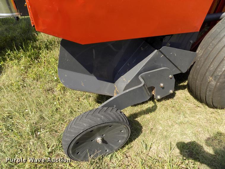 image for item DB9182 2009 Massey Ferguson 2756A round baler