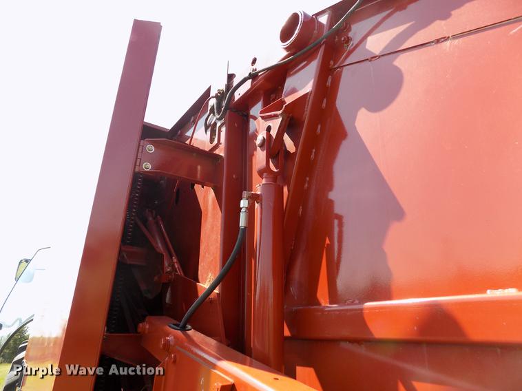 image for item DB9182 2009 Massey Ferguson 2756A round baler