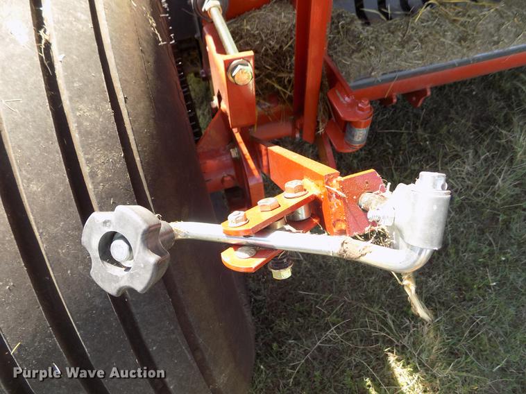 image for item DB9182 2009 Massey Ferguson 2756A round baler