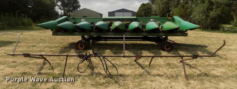 image for item DB9190 1994 John Deere 893 corn head