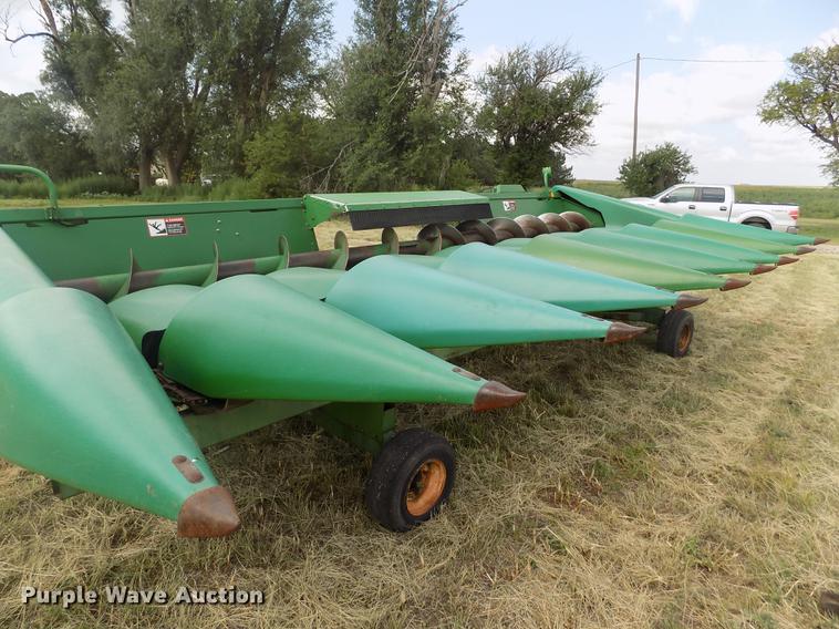 image for item DB9190 1994 John Deere 893 corn head