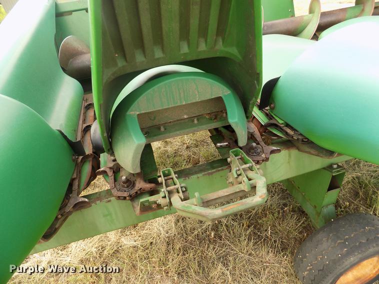 image for item DB9190 1994 John Deere 893 corn head