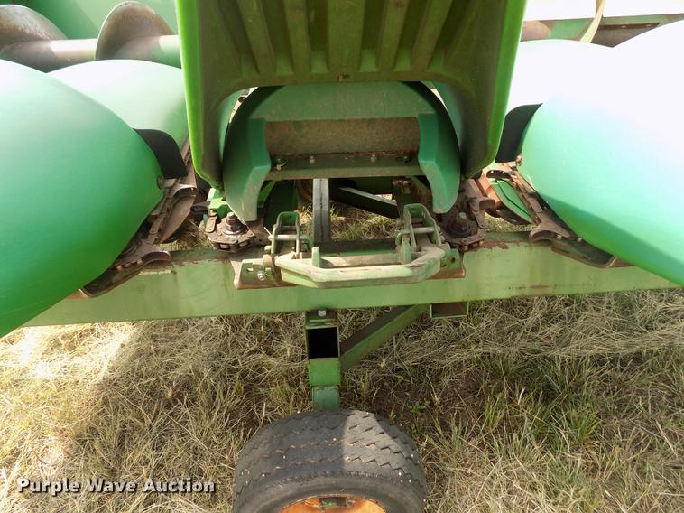 image for item DB9190 1994 John Deere 893 corn head