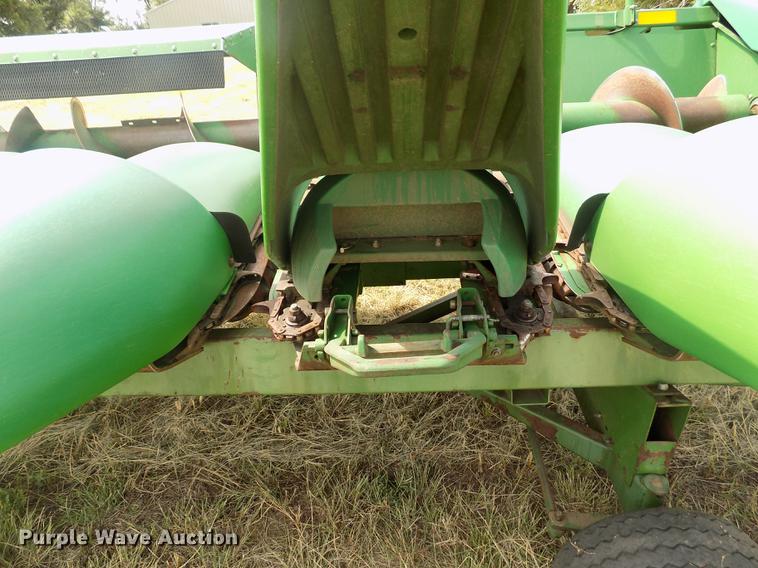 image for item DB9190 1994 John Deere 893 corn head