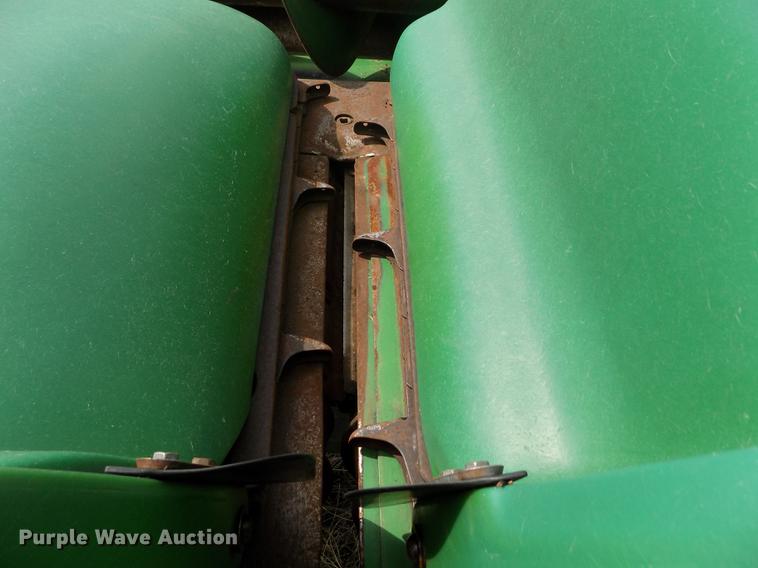 image for item DB9190 1994 John Deere 893 corn head